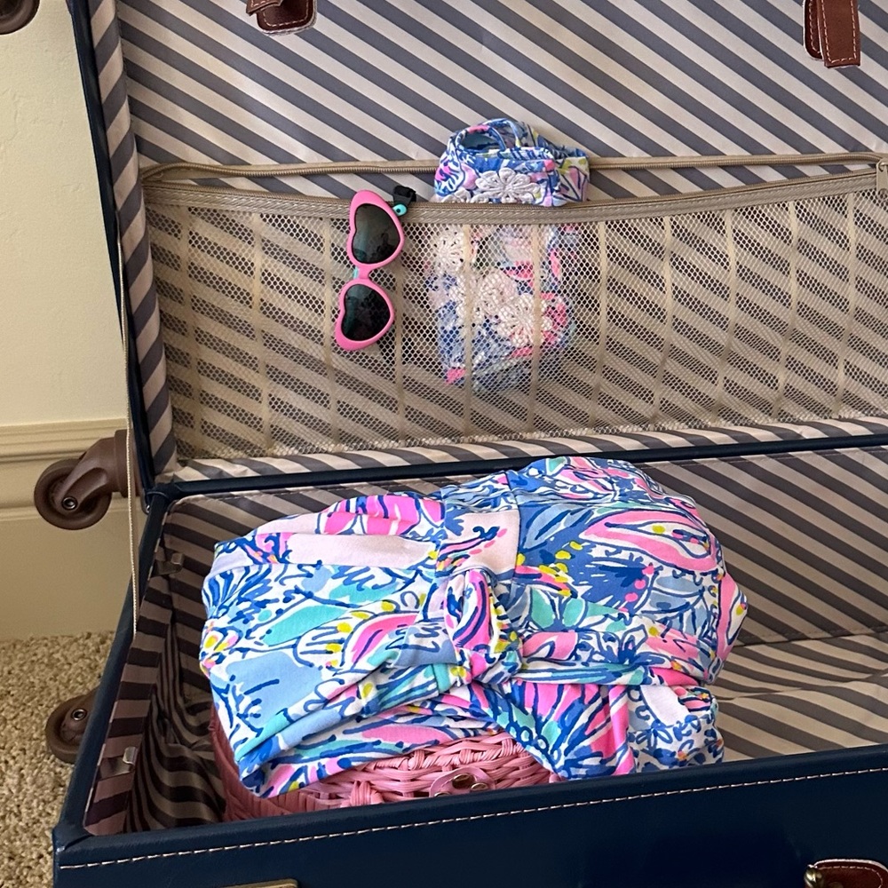 Lilly Pulitzer mommy and me (M-18-24) - Picture 2 of 3
